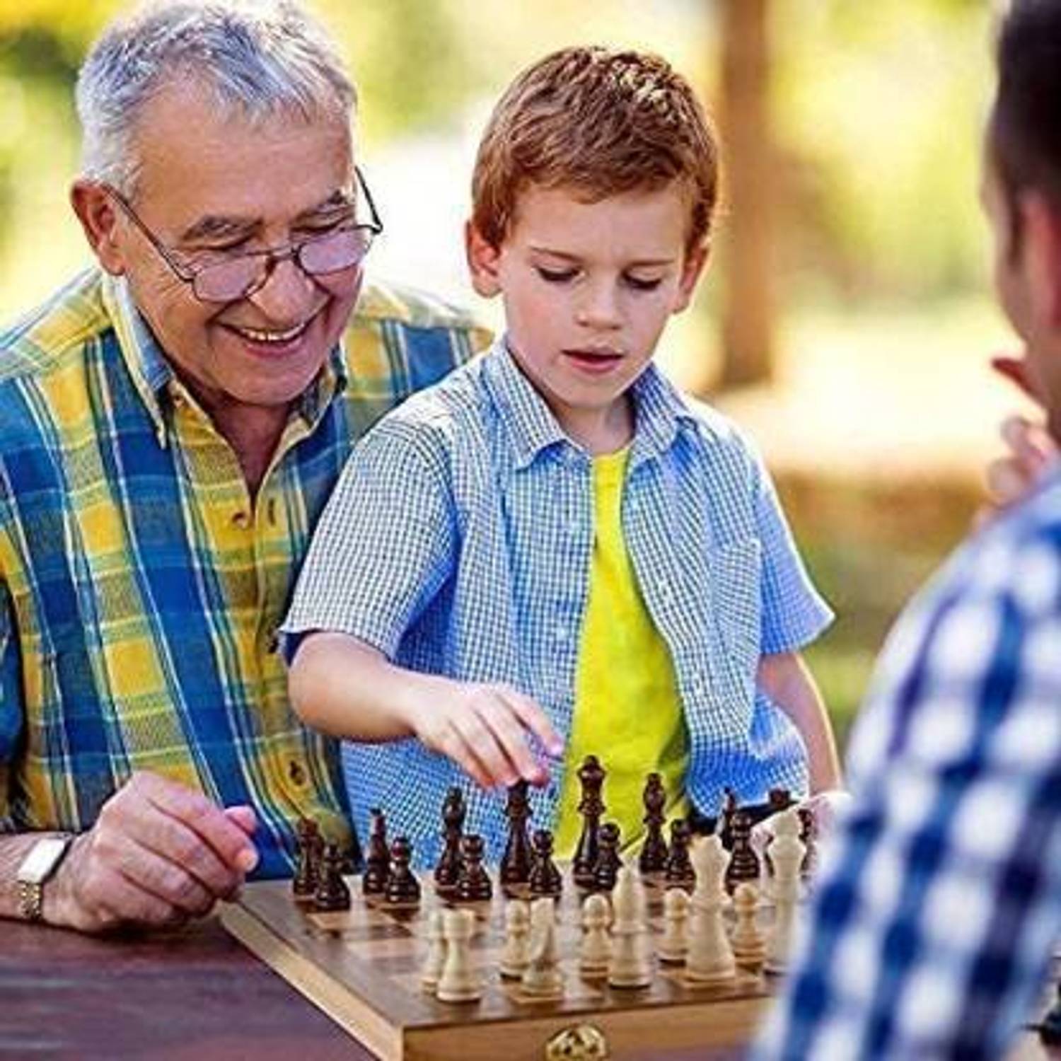 Ijay Toys 32 Chessmen Wooden Chess Board Set - Image 2