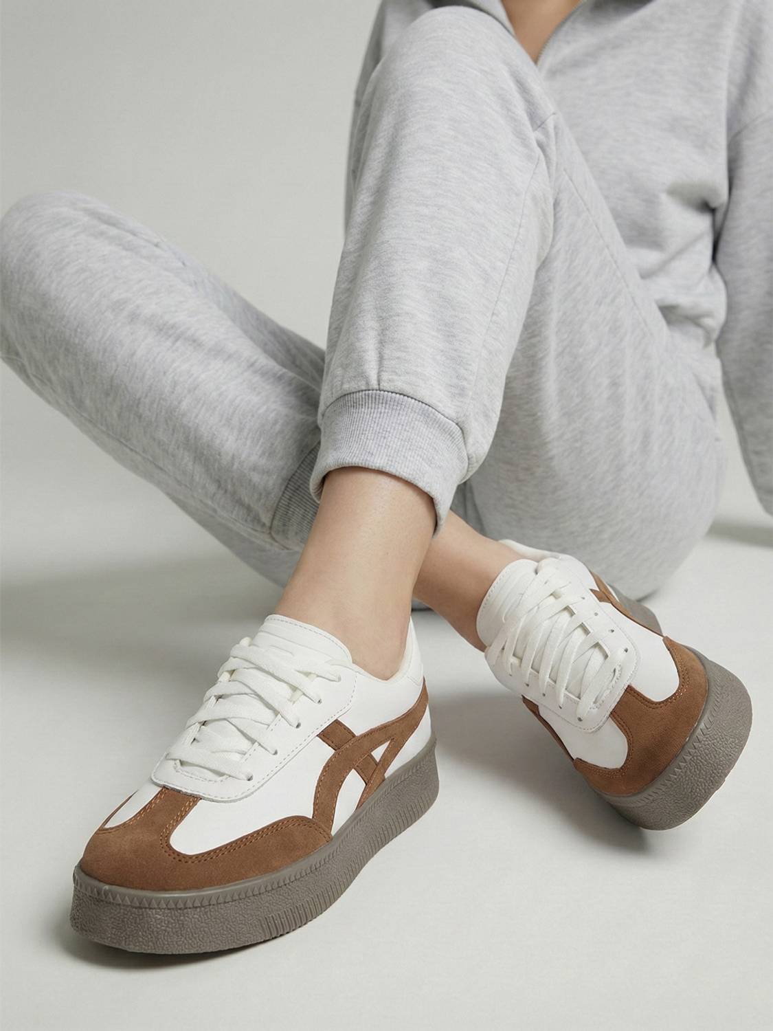VENDOZ Colorblock Heel Flat Sneakers - Image 2