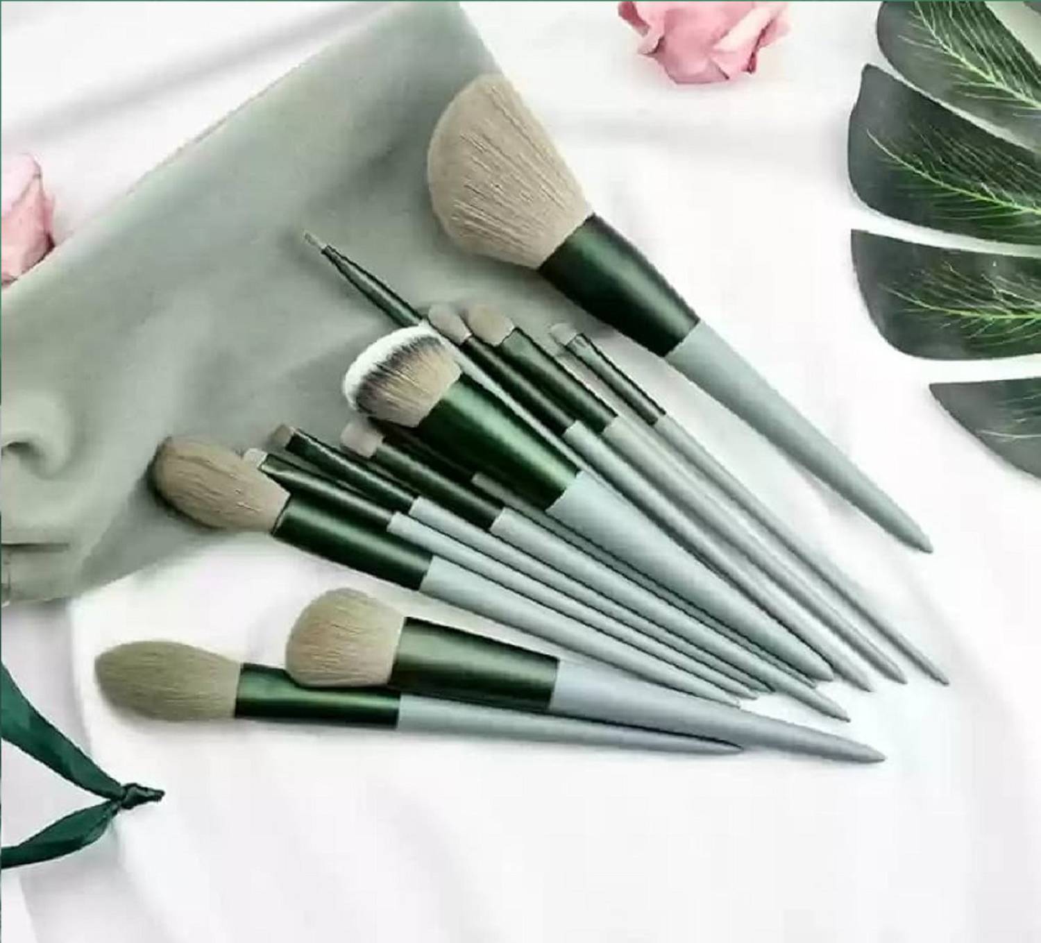 VAGONS 13pc Makeup Brush Set with Pouch 13 Pieces - Image 1