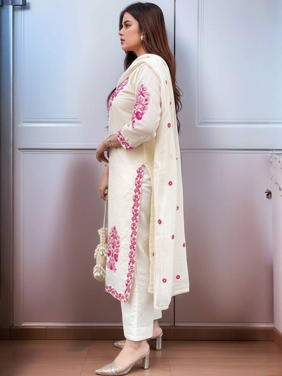 NARI DREAM Embroidered Kurta Set - Image 3