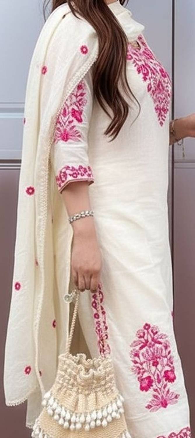 NARI DREAM Embroidered Kurta Set - Image 4