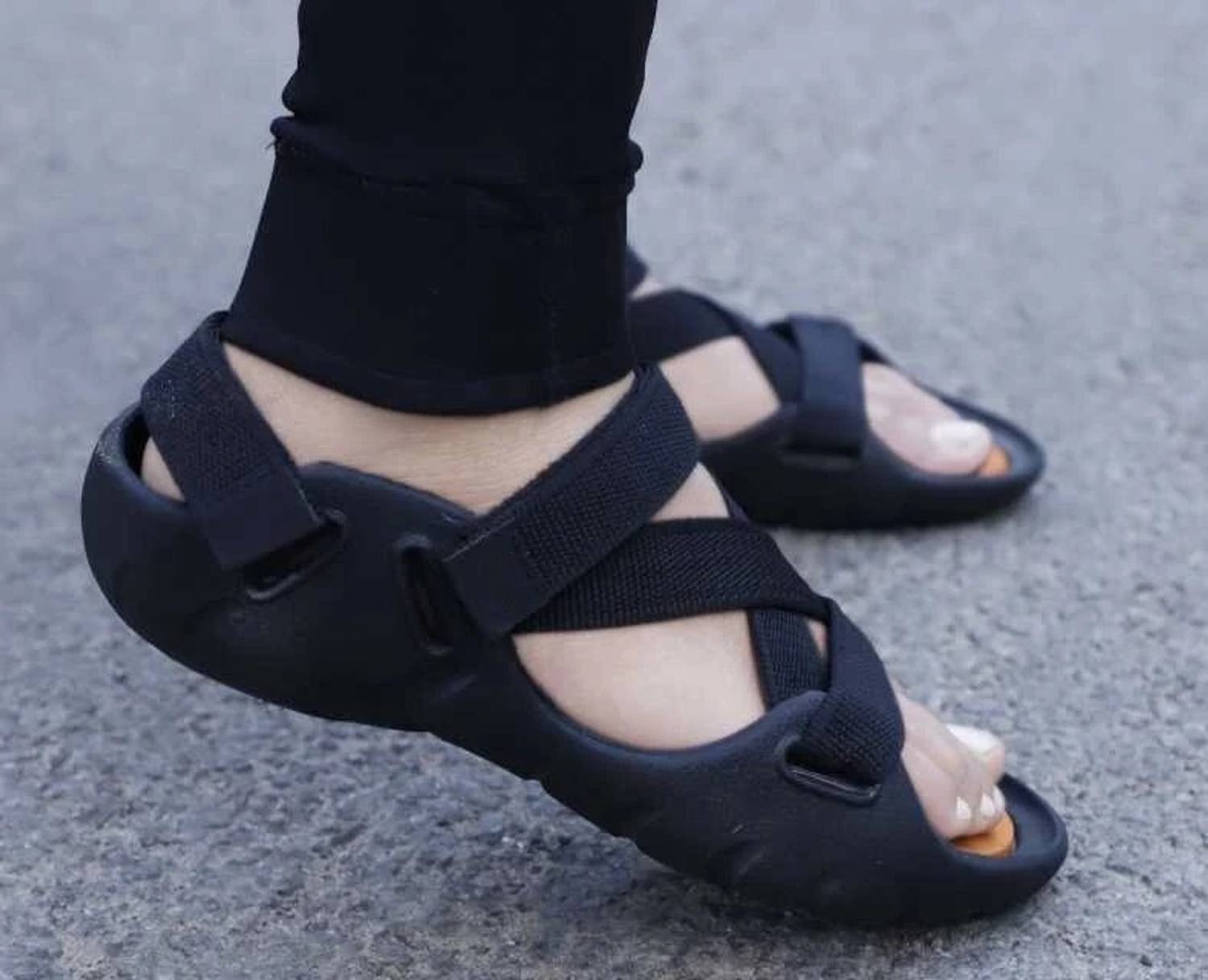 VECHLO Men Black Sports Sandals - Image 4