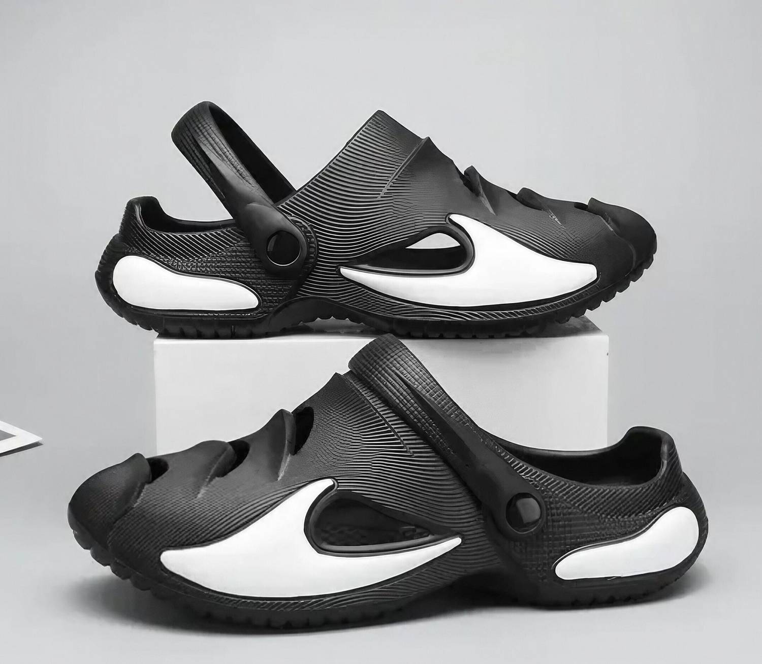 KNIEVL Men Black Clogs - Image 1