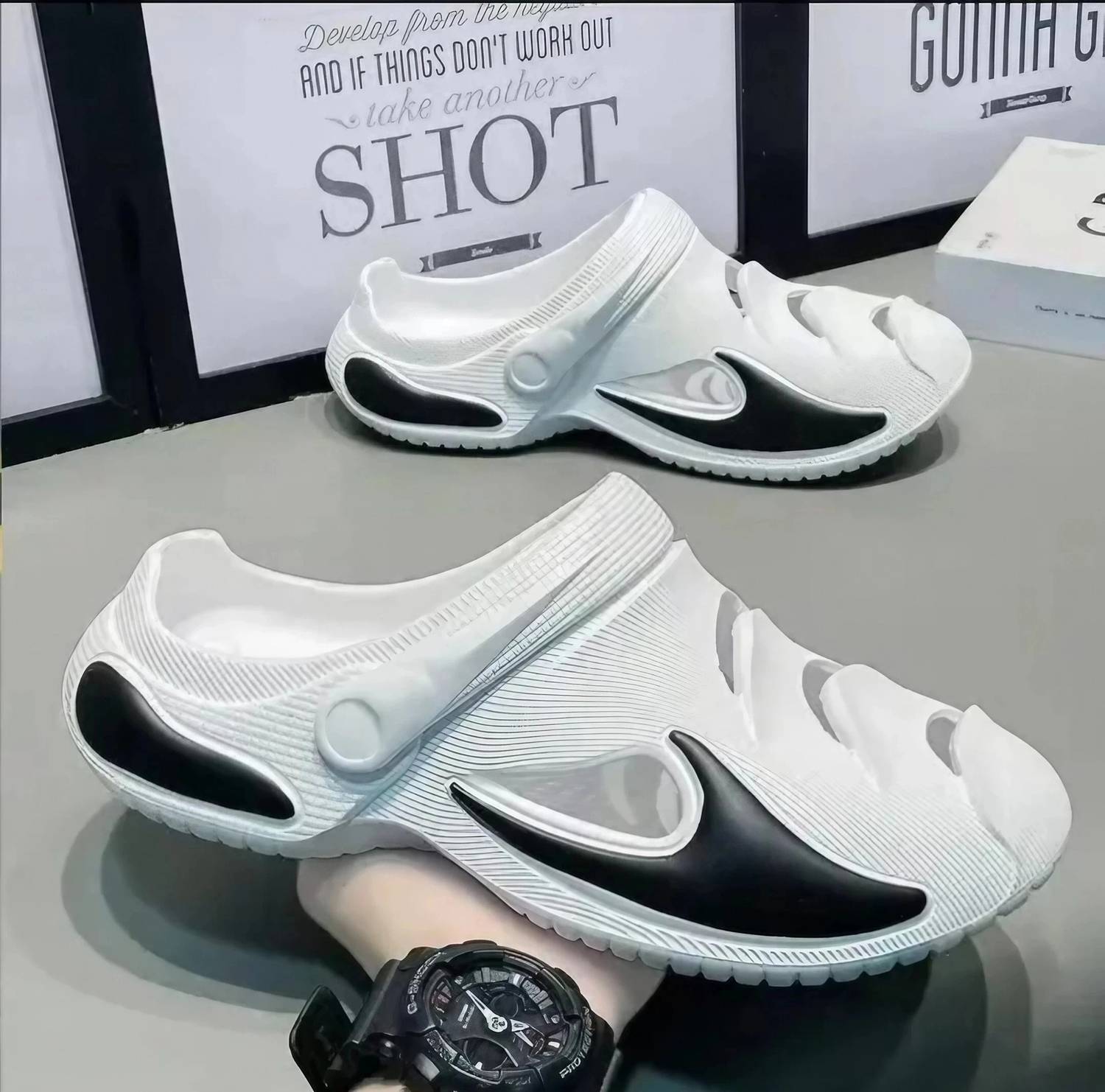 KNIEVL Men White Clogs - Image 1