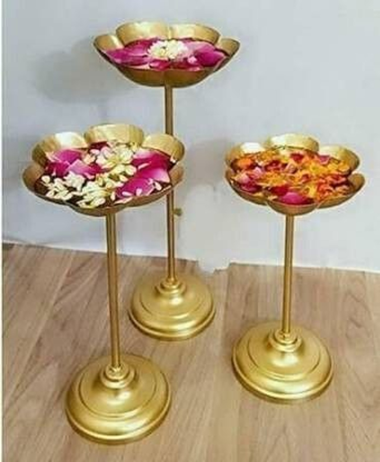 TRN HANDICRAFTS 3 piece of Urli Bowl With Their Base Decorative Showpiece - 36 cm