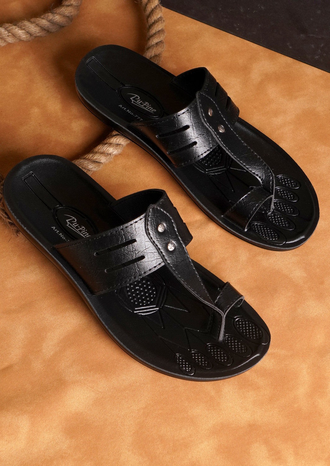 Pu-Pine Men Black Sandals