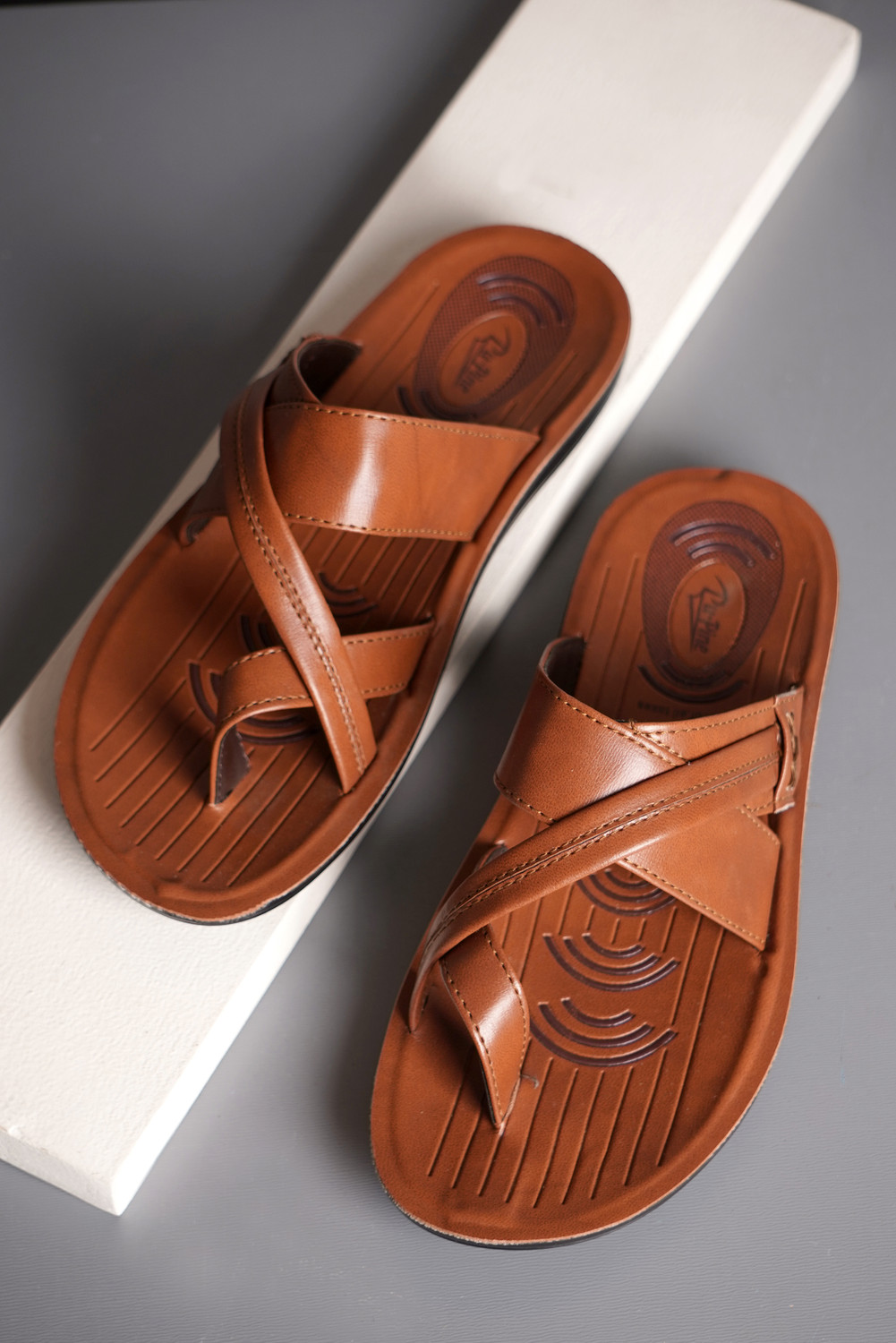 Pu-Pine Men Tan Sandals