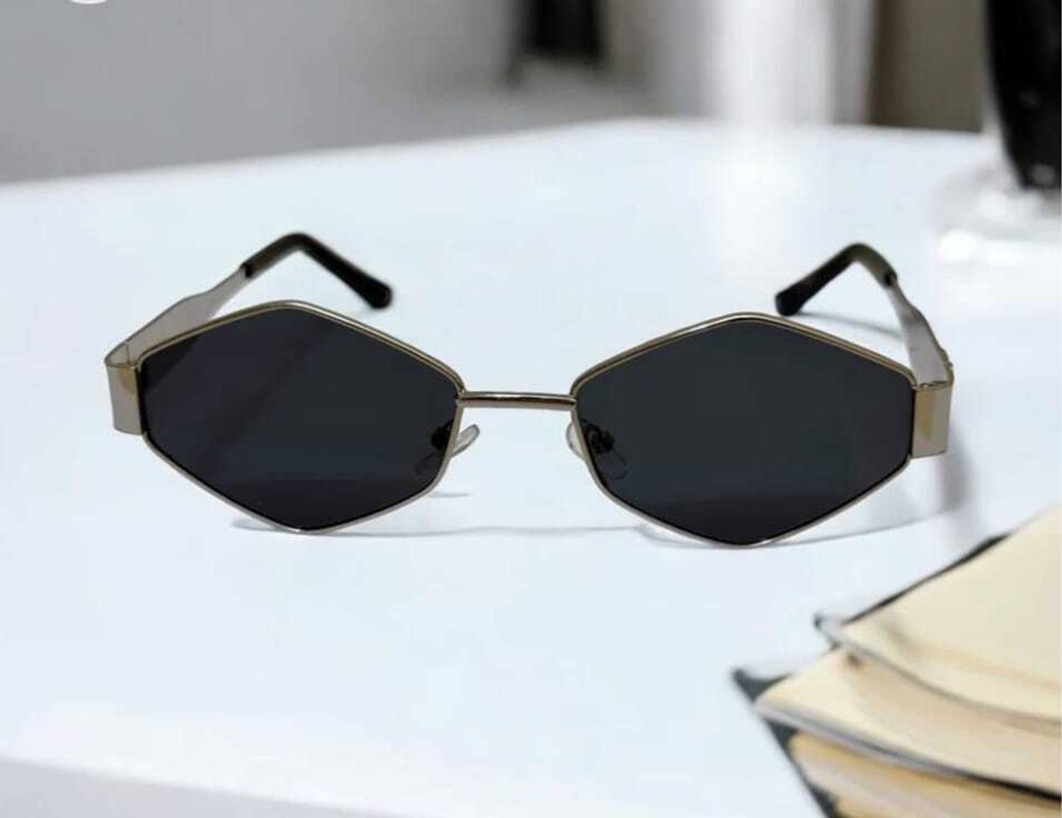 FizzFusion Cat-eye Sunglasses Black - Image 5