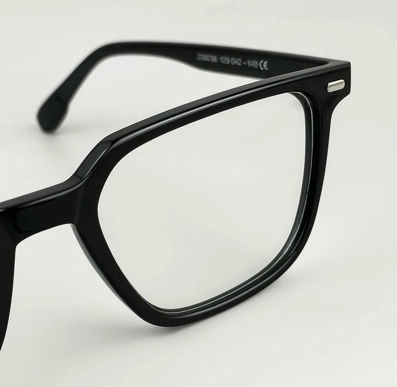 dioris Retro Square Sunglasses - Image 3