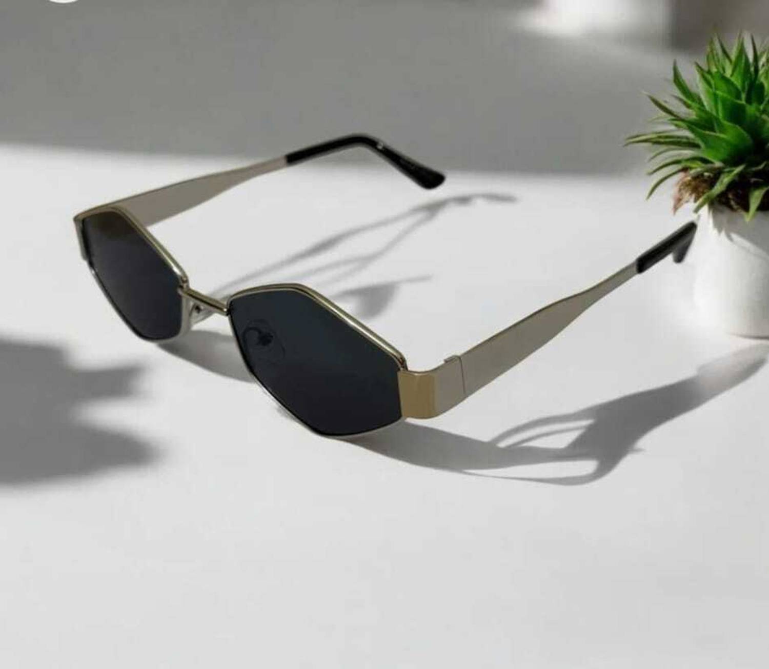 FizzFusion Cat-eye Sunglasses Black - Image 4