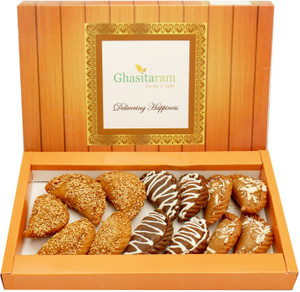 Ghasitaram Assorted Box of Gujiyas, Designer Gujiyas and Thandai main image 1