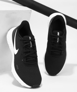 revolution 5 panelled running shoes