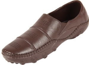 Walkaroo rubber shoes