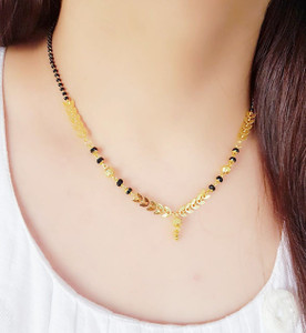 Gold hot sale chota mangalsutra