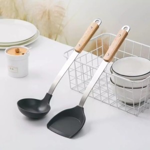 Stews and More Seamless Non-Stick One-Piece Silicone Soup Spoon Black Kitchen Cooking Spoon Utensil for Making Soups 480F High Heat Resistant Kitchen Ladle with Ergonomic Handle 77L Soup Ladle 
