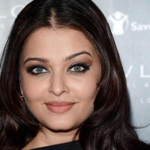 Aishwarya Rai Bachchan Poster MultiColor PhotoPaper Print 12 inch X 18