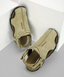 Flipkart shop woodland chappals