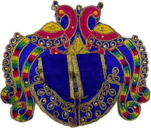 hande ercel in yellow dress