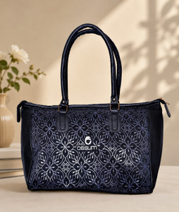 【美品】OMMO PREMIUM QUILTING MA-1 BLACK38 Buy OSSUM Men & Women Black Handbag Black Online @ Best Price in
