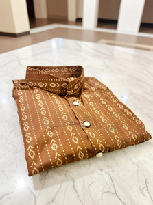 R N ENTERPRISES Men Self Design, Striped Kurta