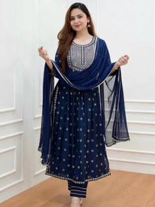 UGMAZ Embroidered Kurta, Trouser & Dupatta Set - Image 6