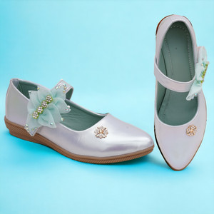 Girls Velcro Ballerinas Price in India Buy Girls Velcro