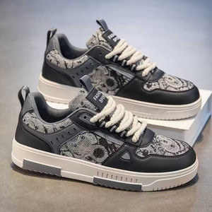Socklines Teddy Casual Men's Sneakers - Image 6