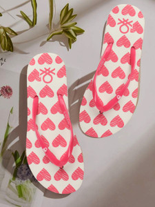 benetton slides black