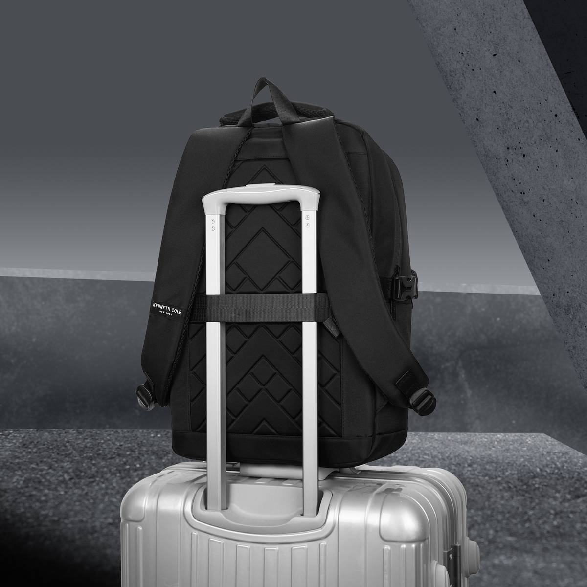 Kenneth Cole Business Laptop Backpack, Stylish Design Unisex Bag with USB Charging Port 20 L Laptop Backpack — photo 5