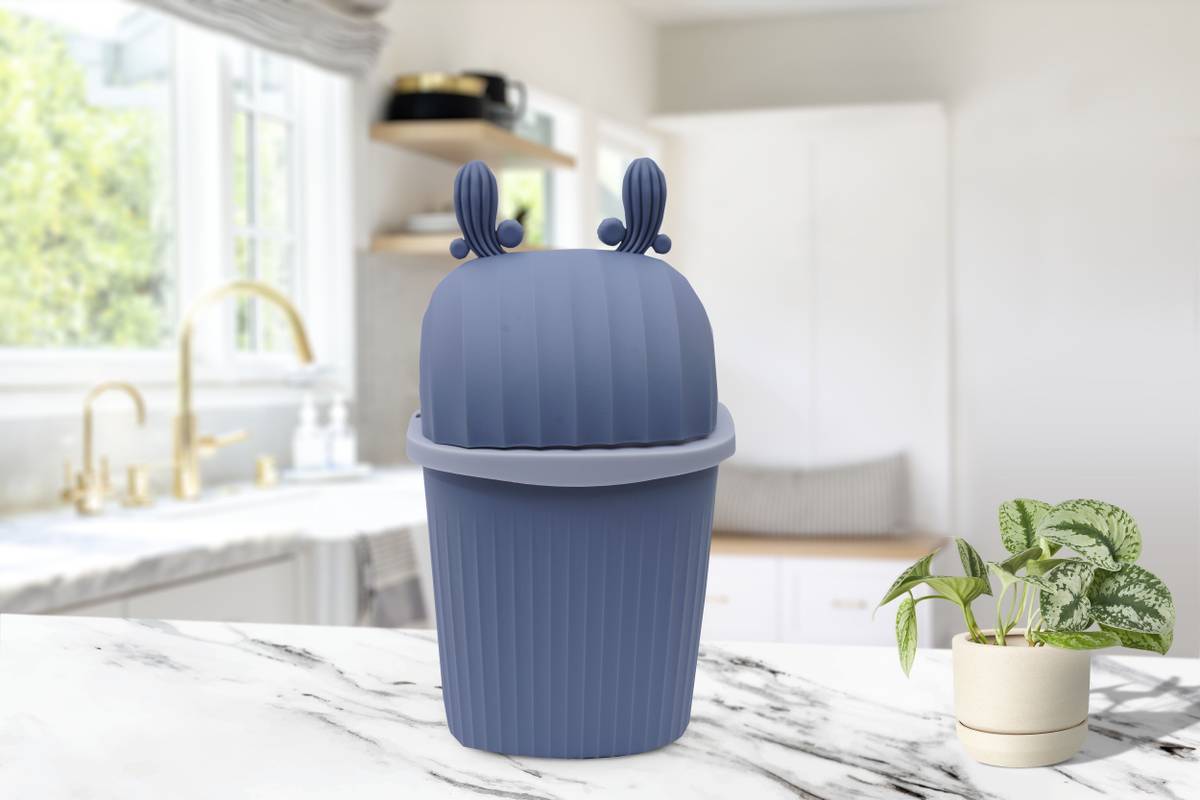 KUMANEST Mini Portable Tabletop Dustbin, Mini Trash Can with Lid for Bathroom, Desktop Plastic Dustbin — photo 4