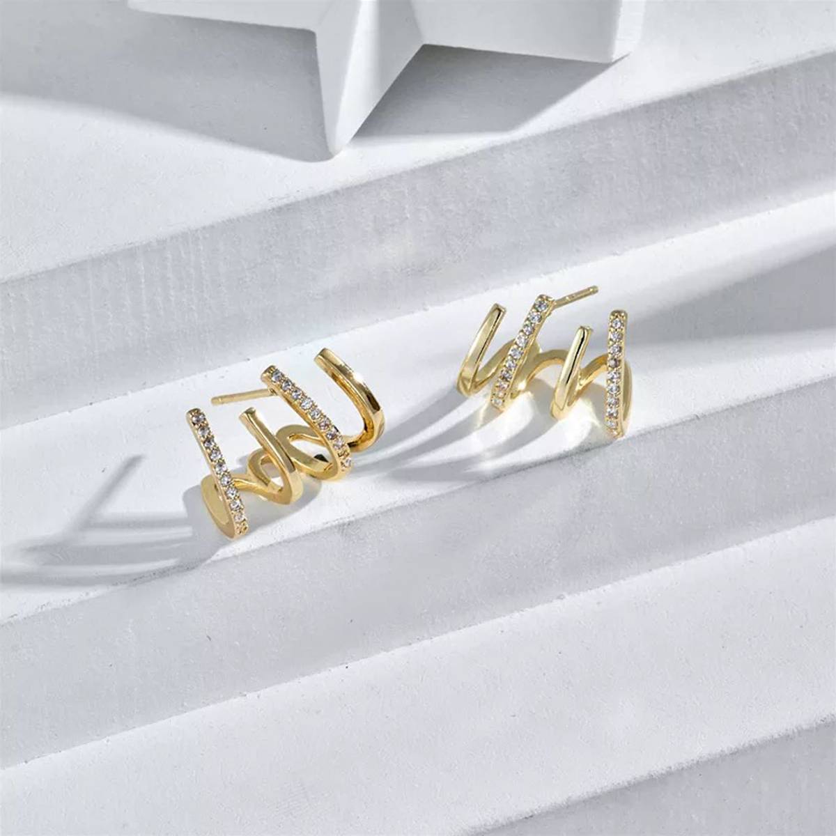 Vembley Gold Plated Cubic Zirconia 4 Effect Claw Stud Earrings For Women And Girls Cubic Zirconia Alloy Stud Earring — photo 3