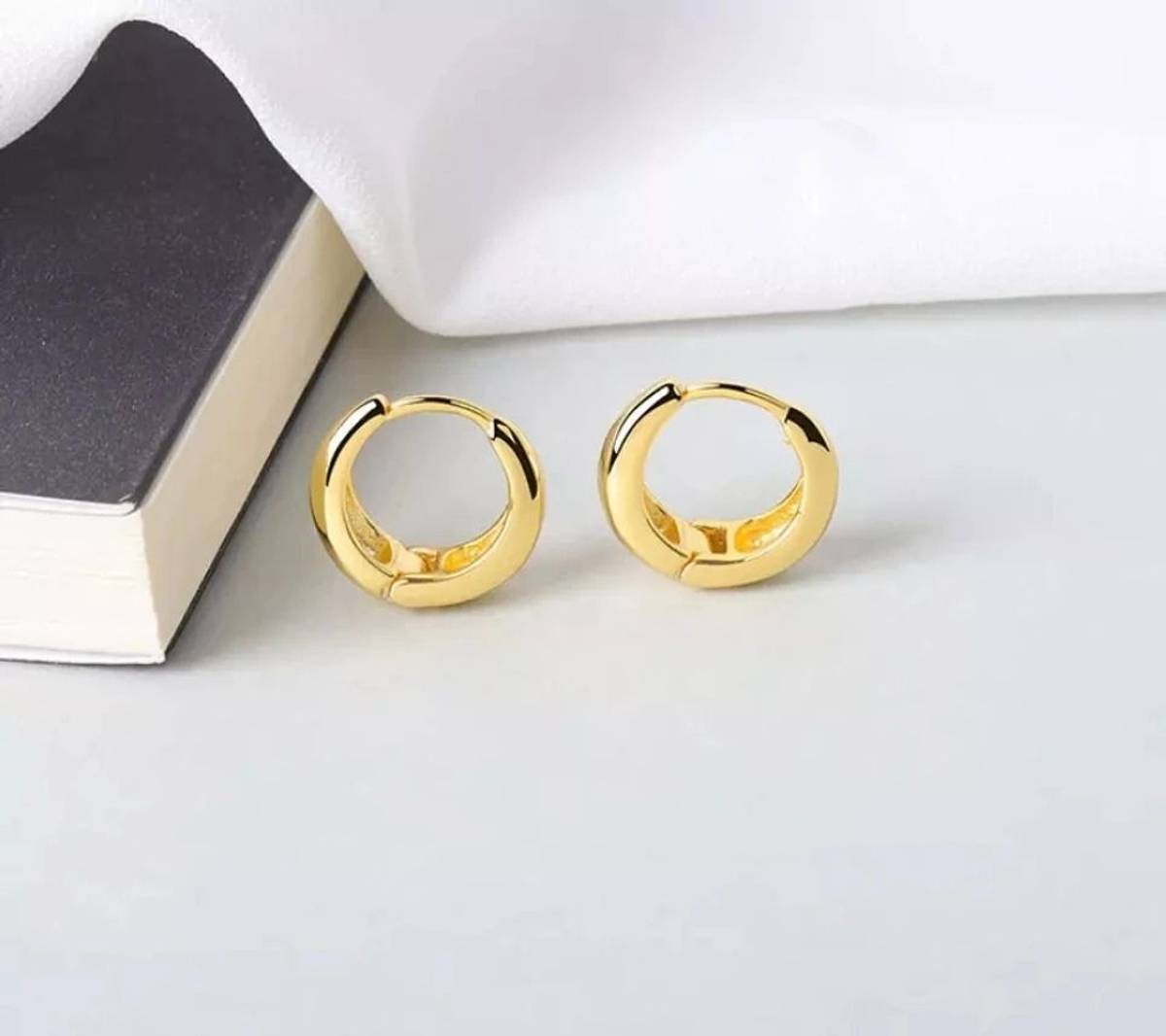 Vipunj Vedansh Enterprises Stylish Gold Plated Brass Hoop Earring — photo 3