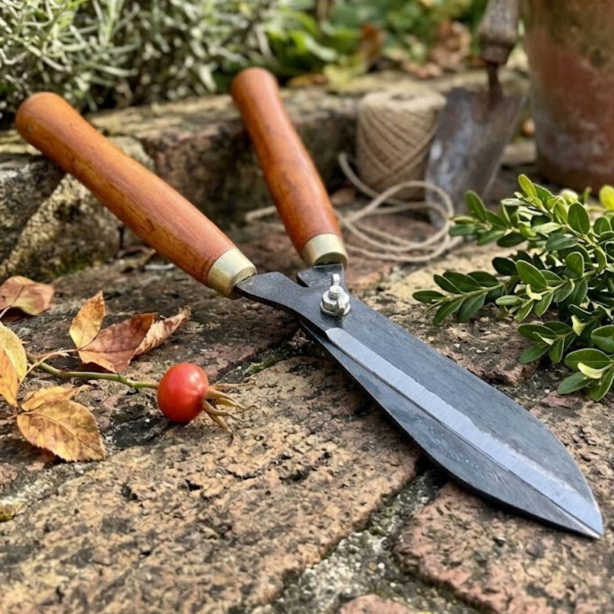 STIGREEN Hedge Shears wood Iron Blade Hedge Shears โ Manual Garden Cutter for Bush & Plant Trimming Hedge Shear