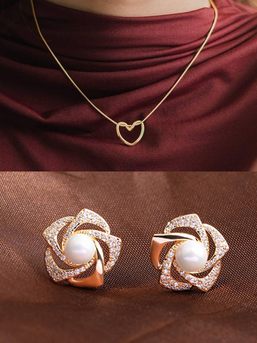 CRAZYKUDI Alloy Gold-plated Gold Jewellery Set