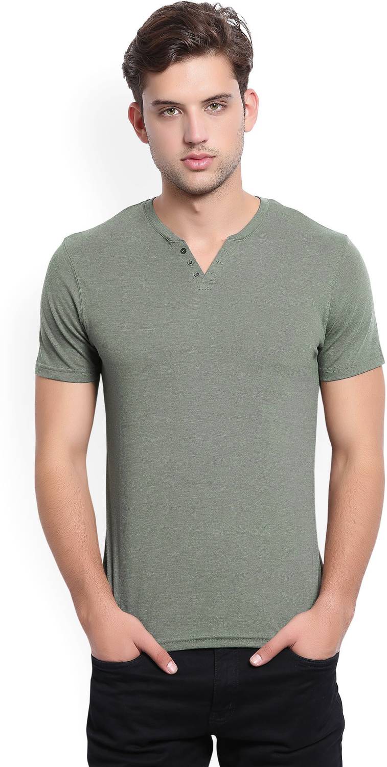 Celio Solid Men V Neck Green T-Shirt