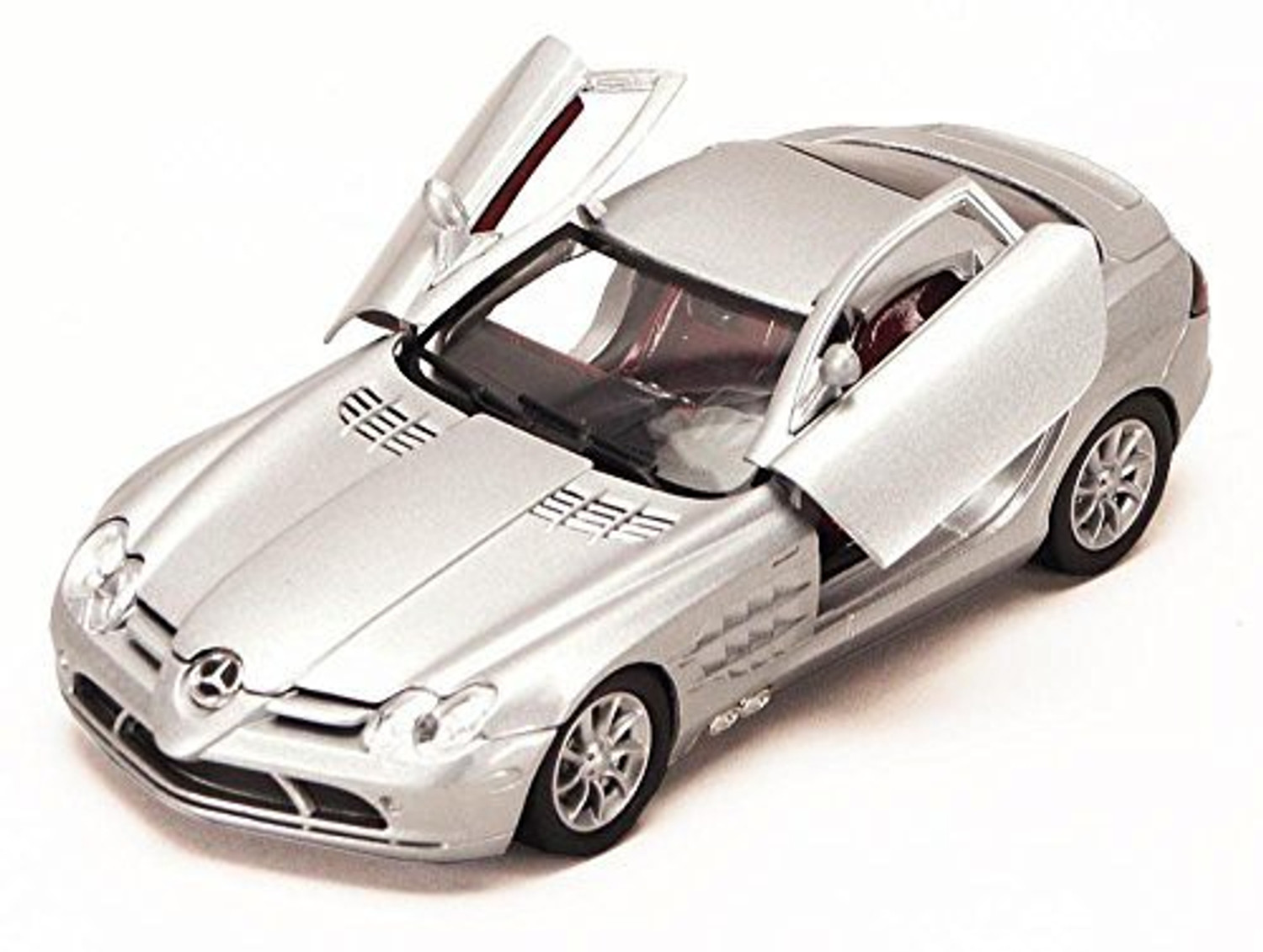 West McLaren Mercedes ミニカー シルバー Motormax Mercedes Benz SLR McLaren, Silver - Motormax 73306 1/24