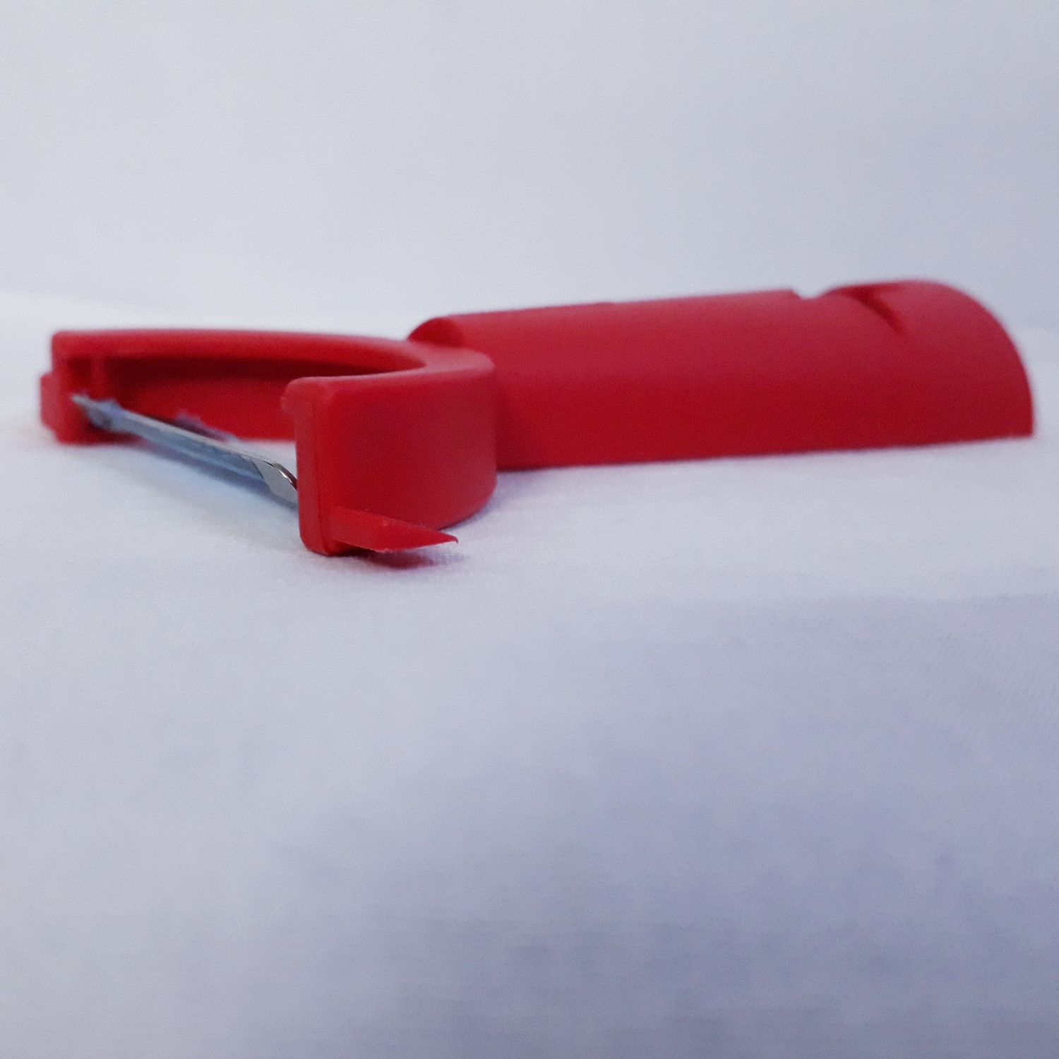 Image of TUPPERWARE Tup veg peeler Y Shaped Peeler (Red)