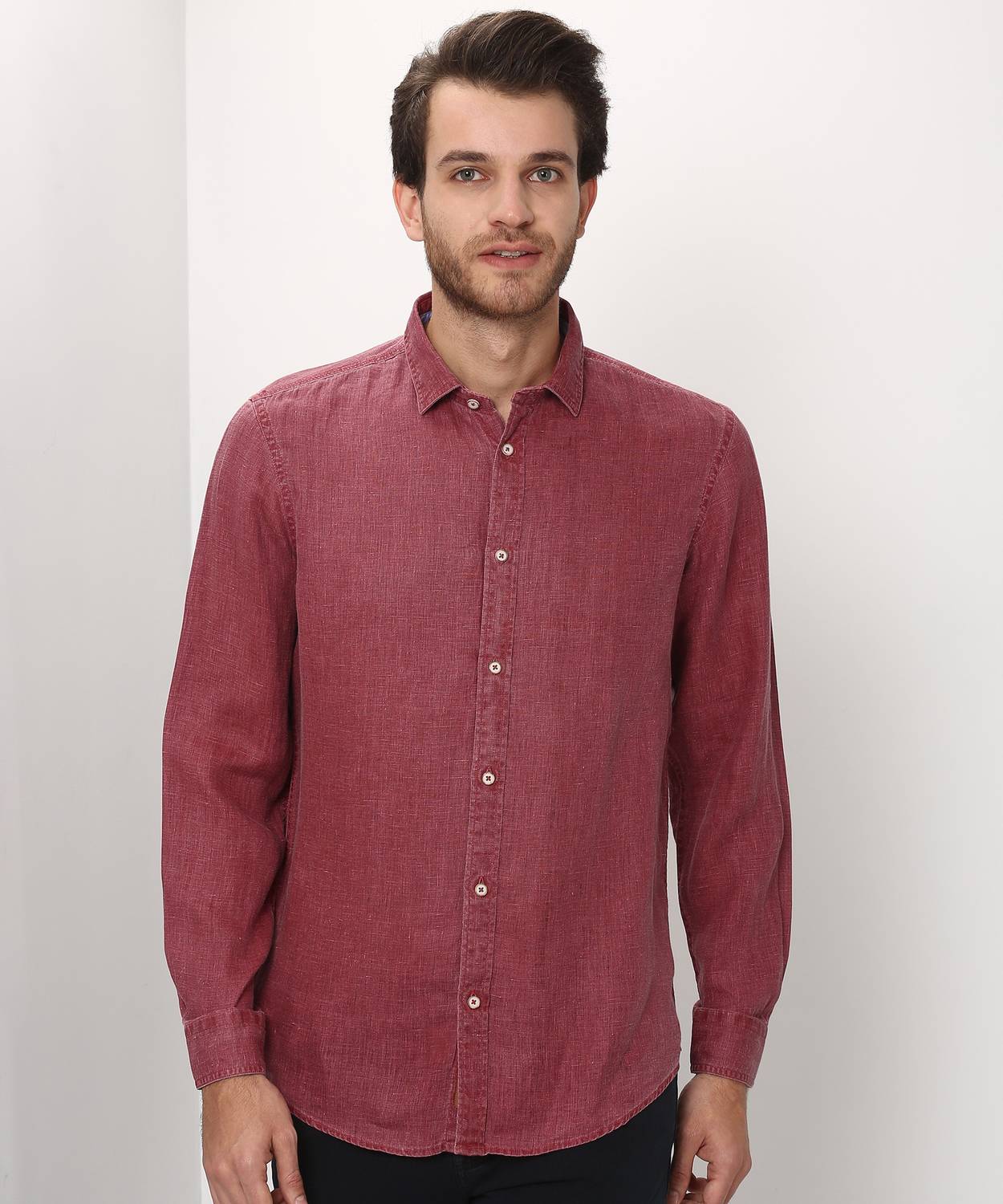 Arrow Jeans Men Solid Casual Red Shirt