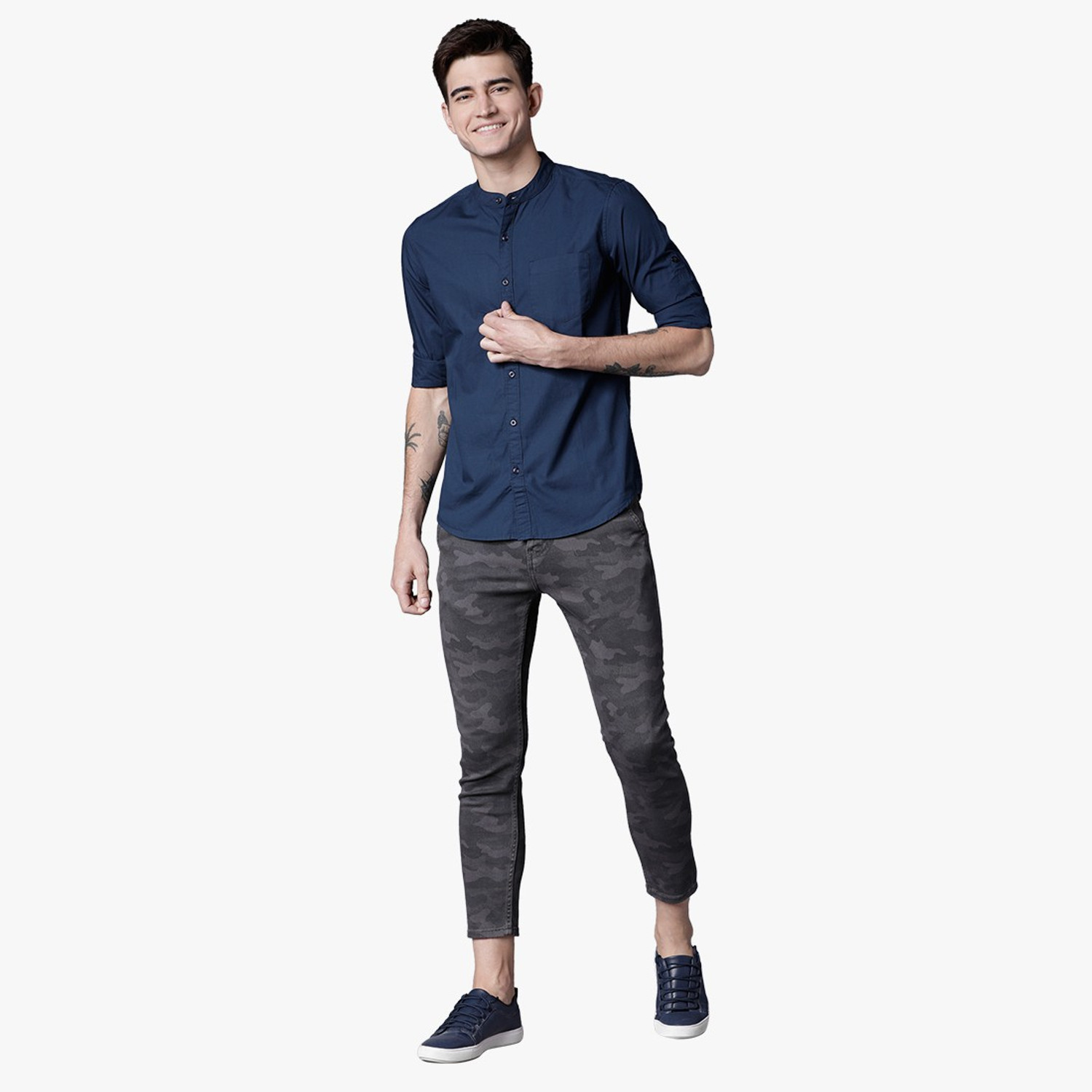 Image of HIGHLANDER Men Solid Casual Blue Shirt