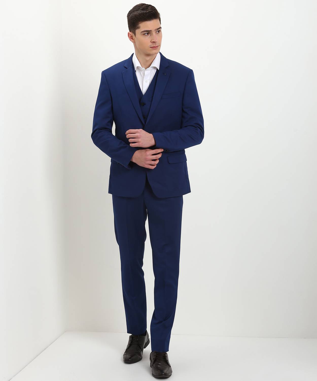 Arrow Newyork 3 Piece Solid Men Suit