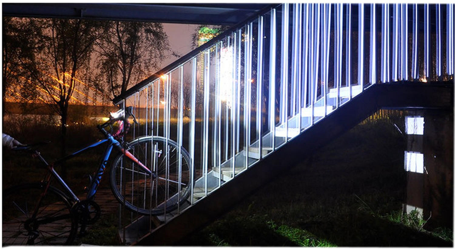 Image of TUHI Bicycle Zoom-able Feature 4 Mode LED Bicycle Headlight Focus Light LED Front Light (Multicolor)