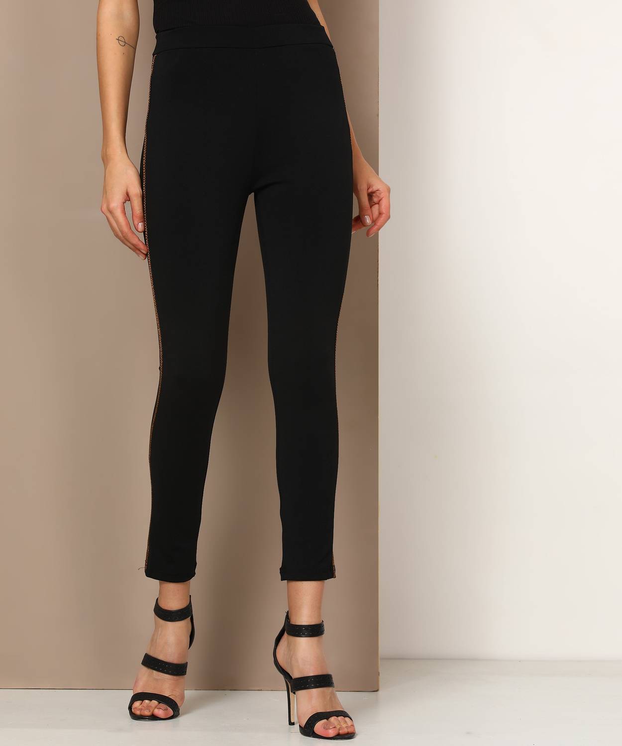 Avirate Skinny Fit Women Black Trousers