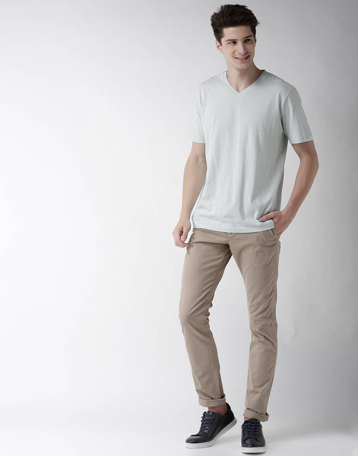 Celio Solid Men V Neck White T-Shirt