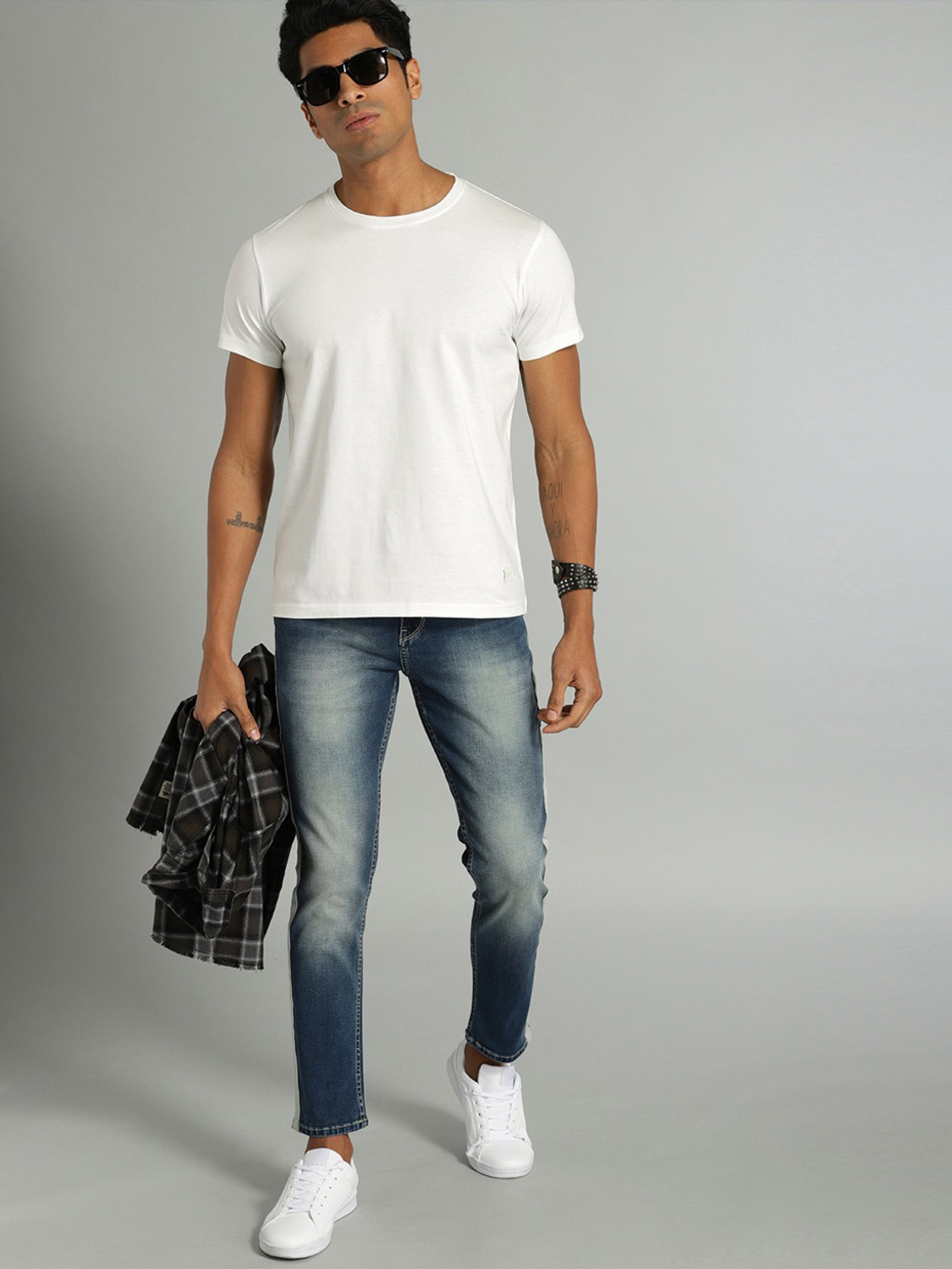 Image of Roadster Solid Men Round Neck White T-Shirt