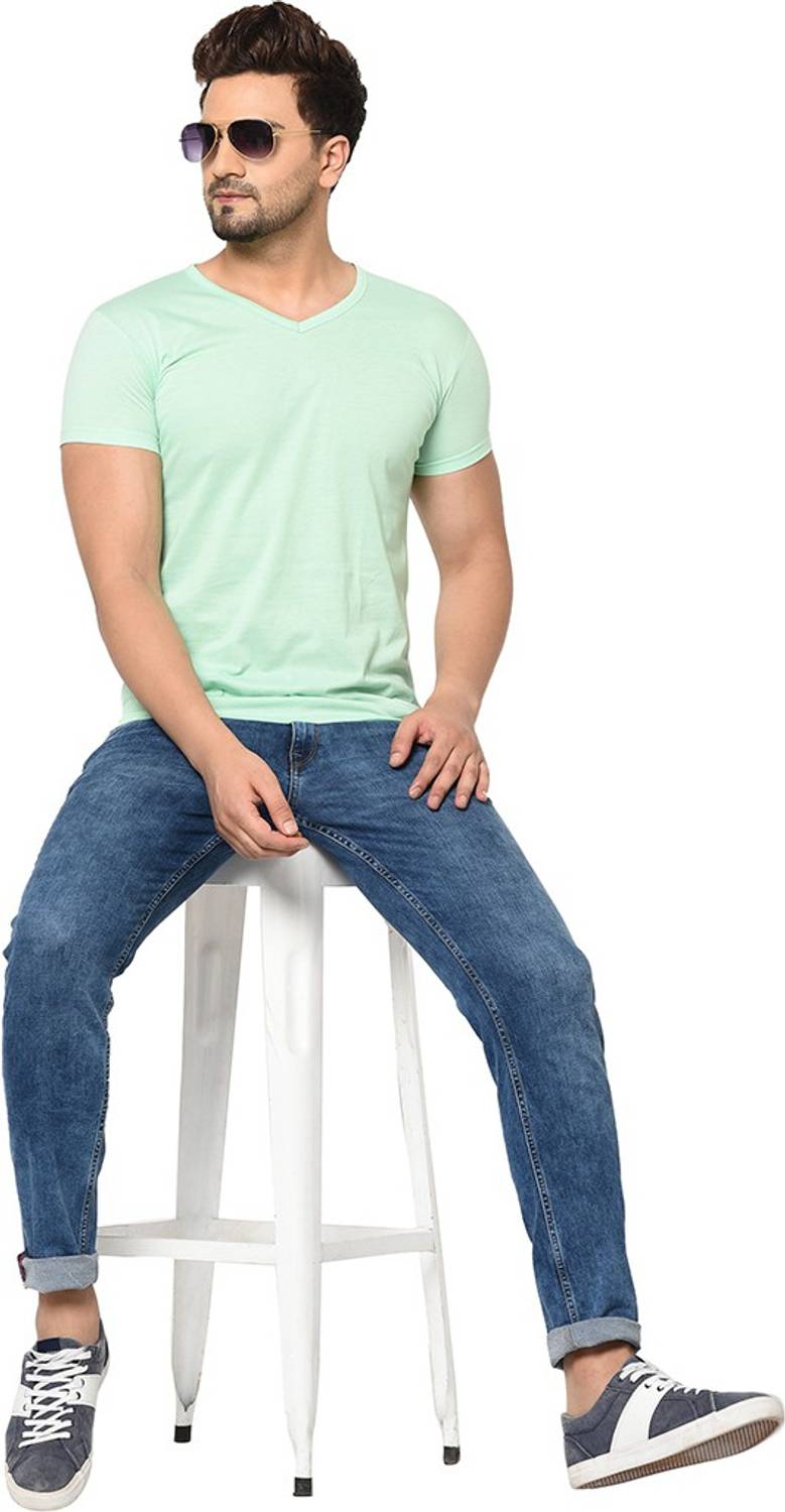 Tivy Solid Men V Neck Green T-Shirt