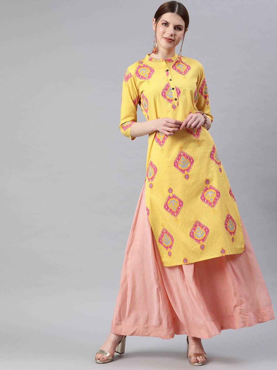 anubhutee Women Printed, Ikat Straight Kurta