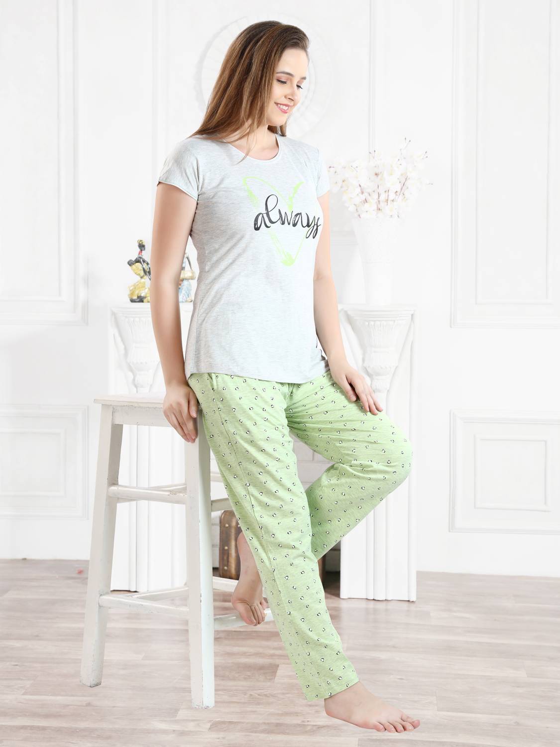 AV2 Women Printed Green Top & Pyjama Set