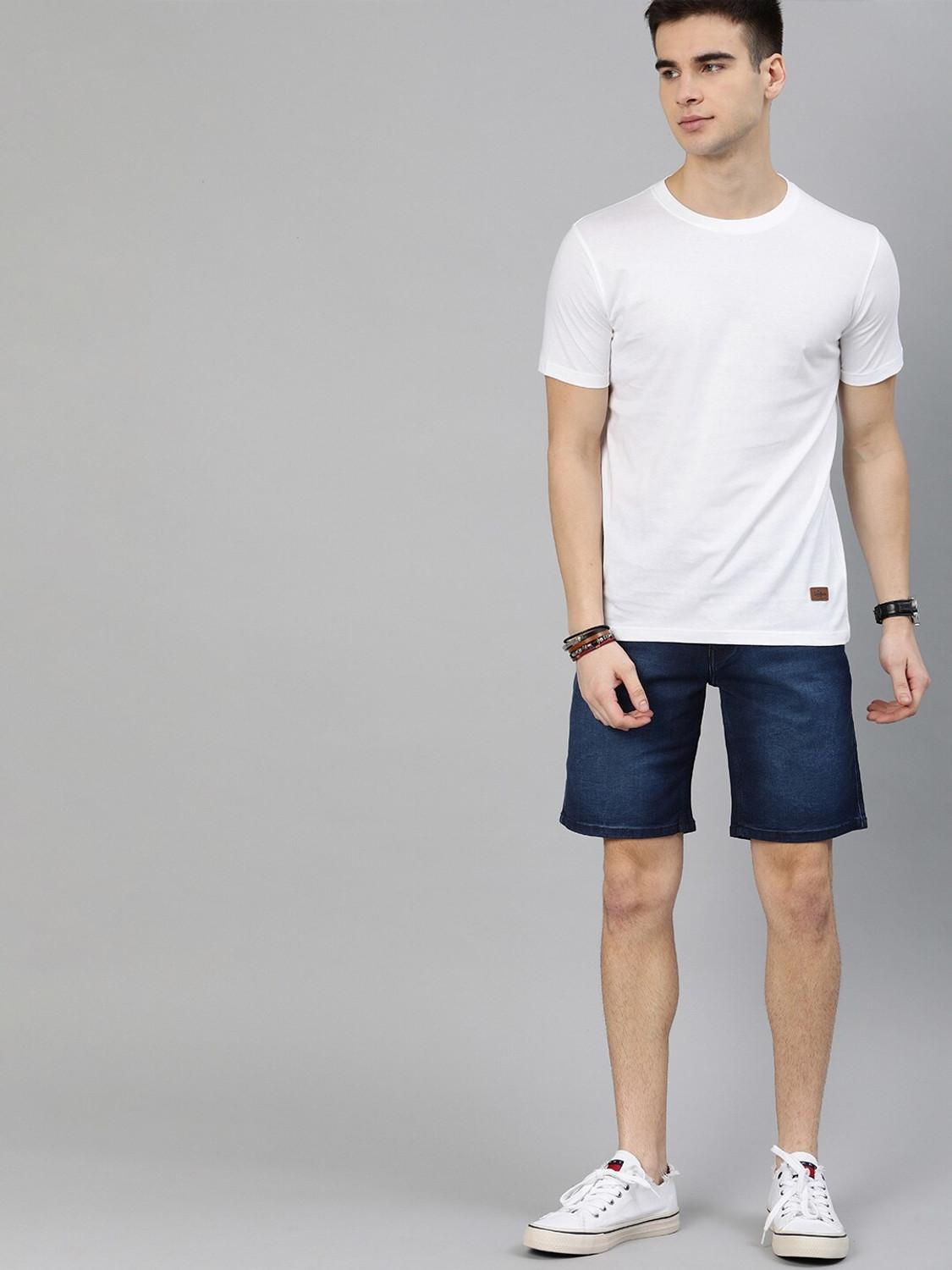 Image of Roadster Men Solid Round Neck Pure Cotton White T-Shirt