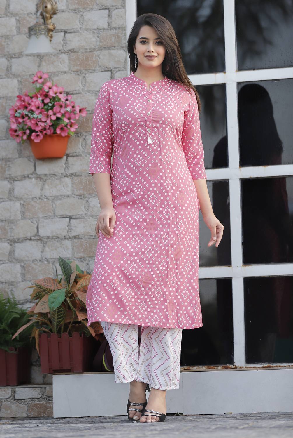 Vicitra Women Printed Viscose Rayon Straight Kurta (Pink)