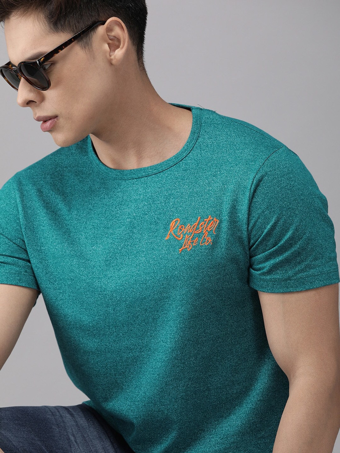 Image of Roadster Solid Men Round Neck Blue T-Shirt